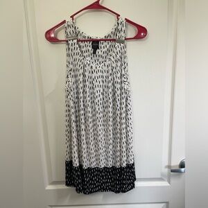 Rafaella Women's Sleeveless Tank Top M Black & White Geometric Arrow Print